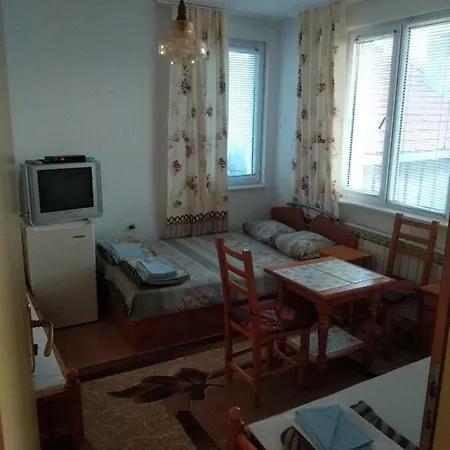 House Georgievi Kwatera prywatna *